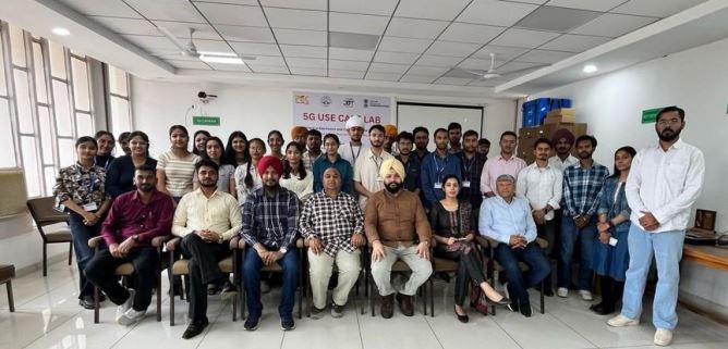 Advisor Session (Visit to 5G Communication Lab)